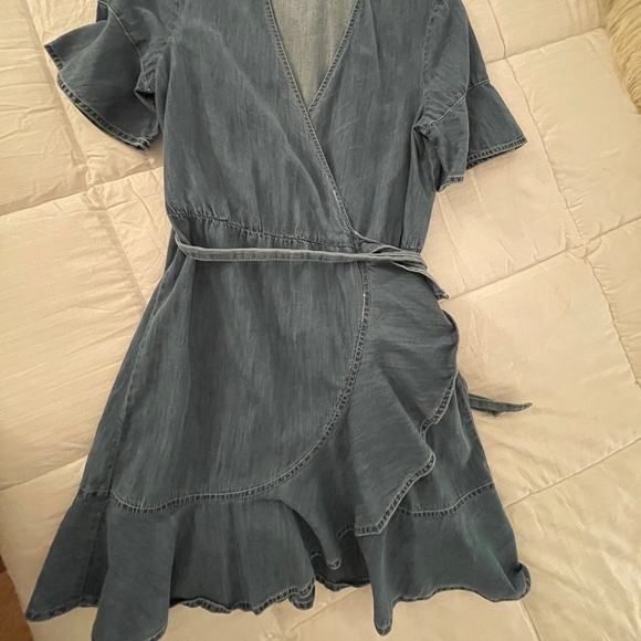 Draper James Dresses & Skirts - Draper James Chambray Wrap Dress